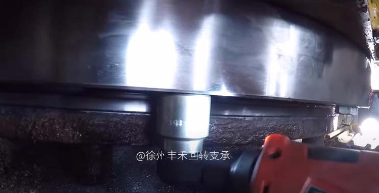 回转支承轴承安装图